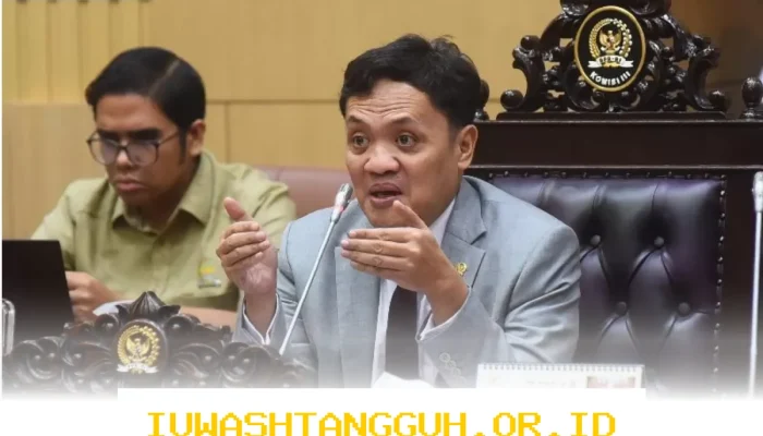Guru Honorer Jadi Tersangka, DPR Minta Kajian Ulang Rangkap Jabatan Sesuai KUHP Baru