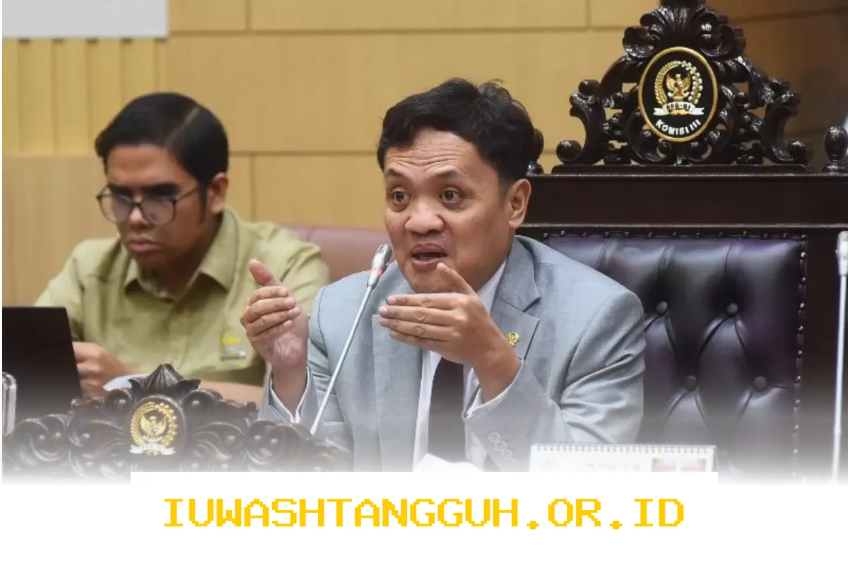 Guru Honorer Jadi Tersangka, DPR Minta Kajian Ulang Rangkap Jabatan Sesuai KUHP Baru