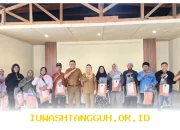 Wakil Wali Kota Palu Serahkan APD untuk Perkuat Perlindungan Anggota Padat Karya