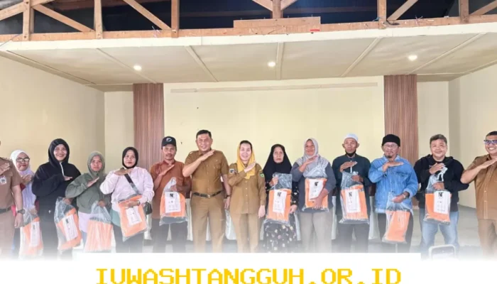 Wakil Wali Kota Palu Serahkan APD untuk Perkuat Perlindungan Anggota Padat Karya