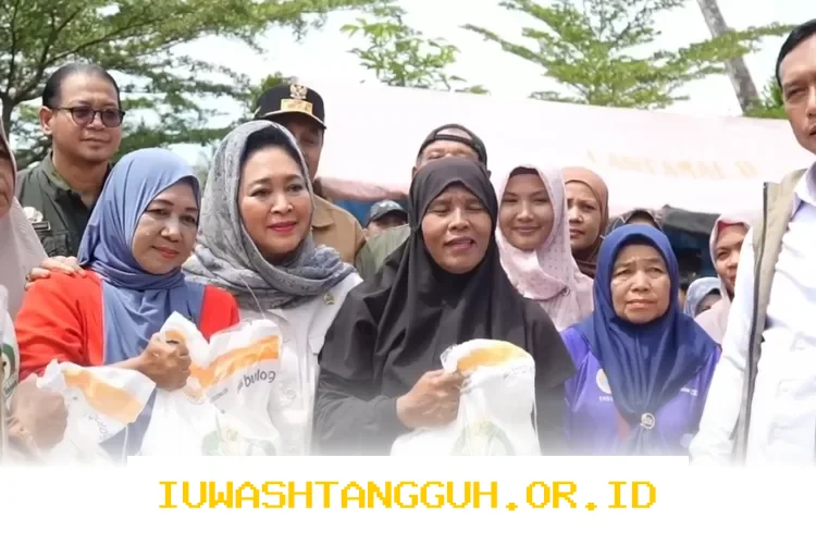 Bansos Cair, Warga Terima Beras 20 Kg dan Minyak 4 Liter, PKH Susulan Masuk Rekening Bank Mandiri