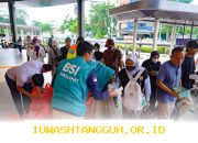 BSI Maslahat Salurkan 1.500 Paket Buka Puasa Gratis di Stasiun Tanah Abang untuk Warga Terdampak