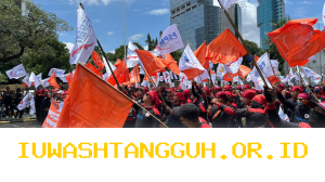Buruh Geruduk Kemenaker Menuntut THR Bersih dari Pemotongan Pajak