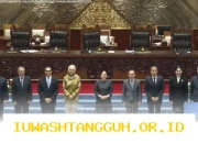 DPR Resmi Tetapkan Lima Pimpinan OJK Baru, Fokus Utama Reformasi Regulasi Keuangan