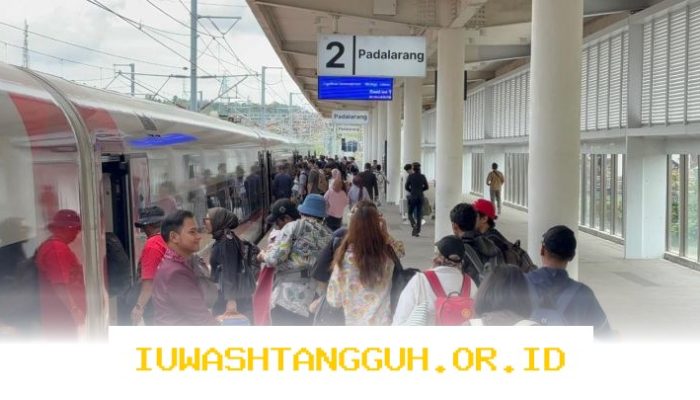Hari Terakhir Libur Lebaran, Prediksi 20 Ribu Tiket Whoosh Terjual Habis