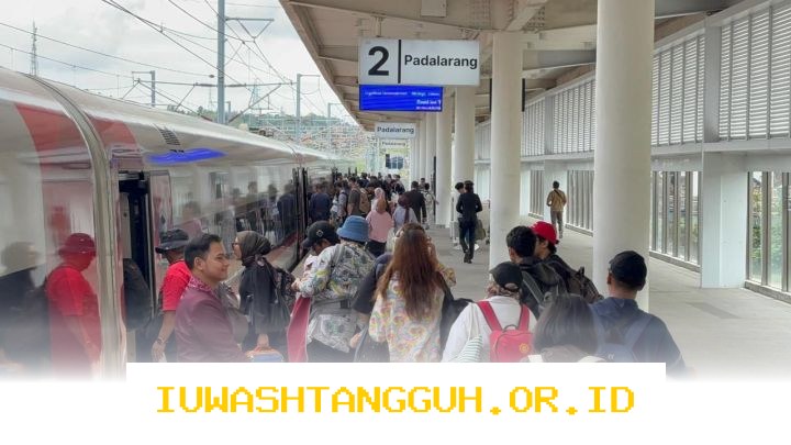 Hari Terakhir Libur Lebaran, Prediksi 20 Ribu Tiket Whoosh Terjual Habis