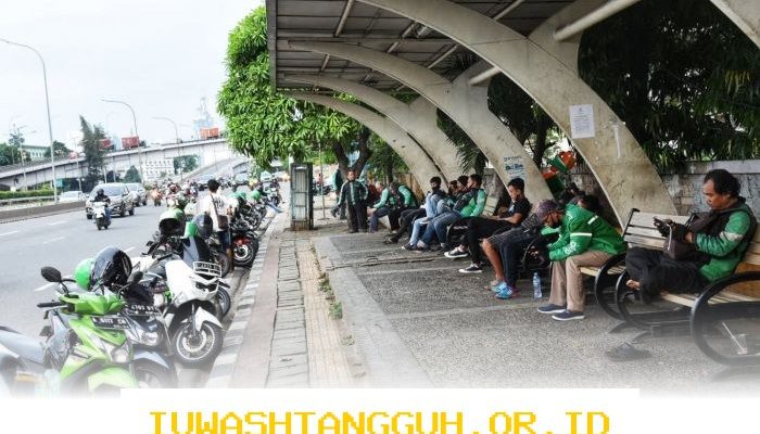 Pemerintah Targetkan Penghematan Subsidi BBM Melalui Program Elektrifikasi Ojek Online