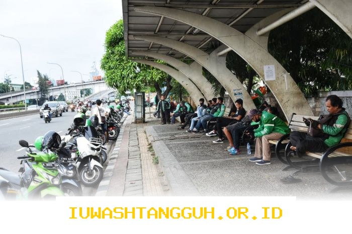 Pemerintah Targetkan Penghematan Subsidi BBM Melalui Program Elektrifikasi Ojek Online