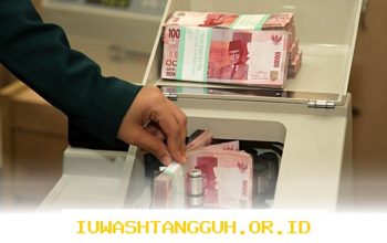 Rupiah Melemah pada Perdagangan Jumat Sore Menuju Level Rp16.979 per Dolar AS