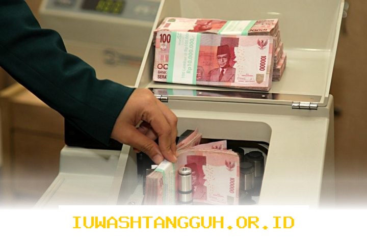 Rupiah Melemah pada Perdagangan Jumat Sore Menuju Level Rp16.979 per Dolar AS