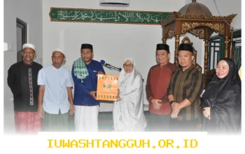Warga Kelurahan Tipo Memberikan Sambutan Hangat Kepada Sekda Irmayanti Pettalolo dalam Safari Ramadan Pemkot Palu