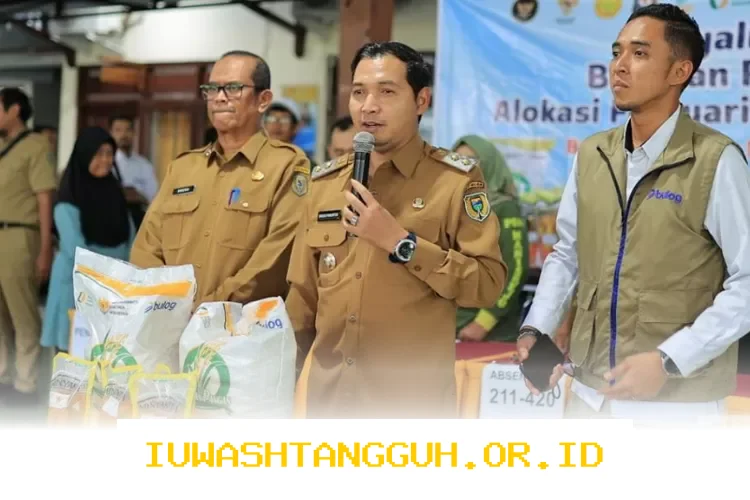 Warga Kota Madiun Terima Bansos Beras 20 Kg dan Minyak 4 Liter, Daerah Lain Diminta Segera Penuhi Syarat KPM untuk Penyaluran Bansos Serupa