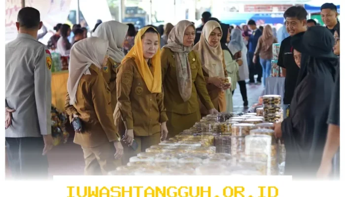 Warga Palu Antusias Belanja di Pasar Murah yang Diresmikan Wakil Wali Kota Imelda, Polresta Jadi Lokasi Strategis untuk Distribusi Bahan Pokok Terjangkau