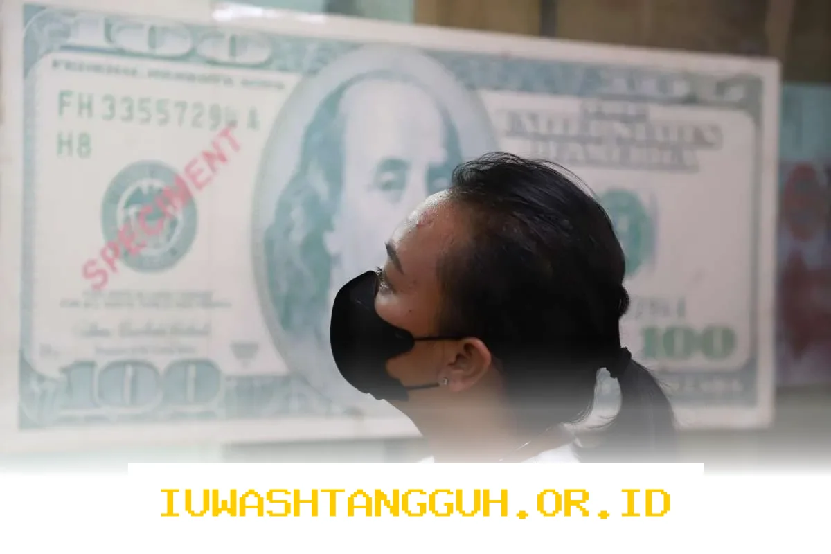 Nilai Tukar Rupiah Tembus Rp 17.500, Warga Mulai Koordinasi Jual Beli Dolar Tahun 2026
