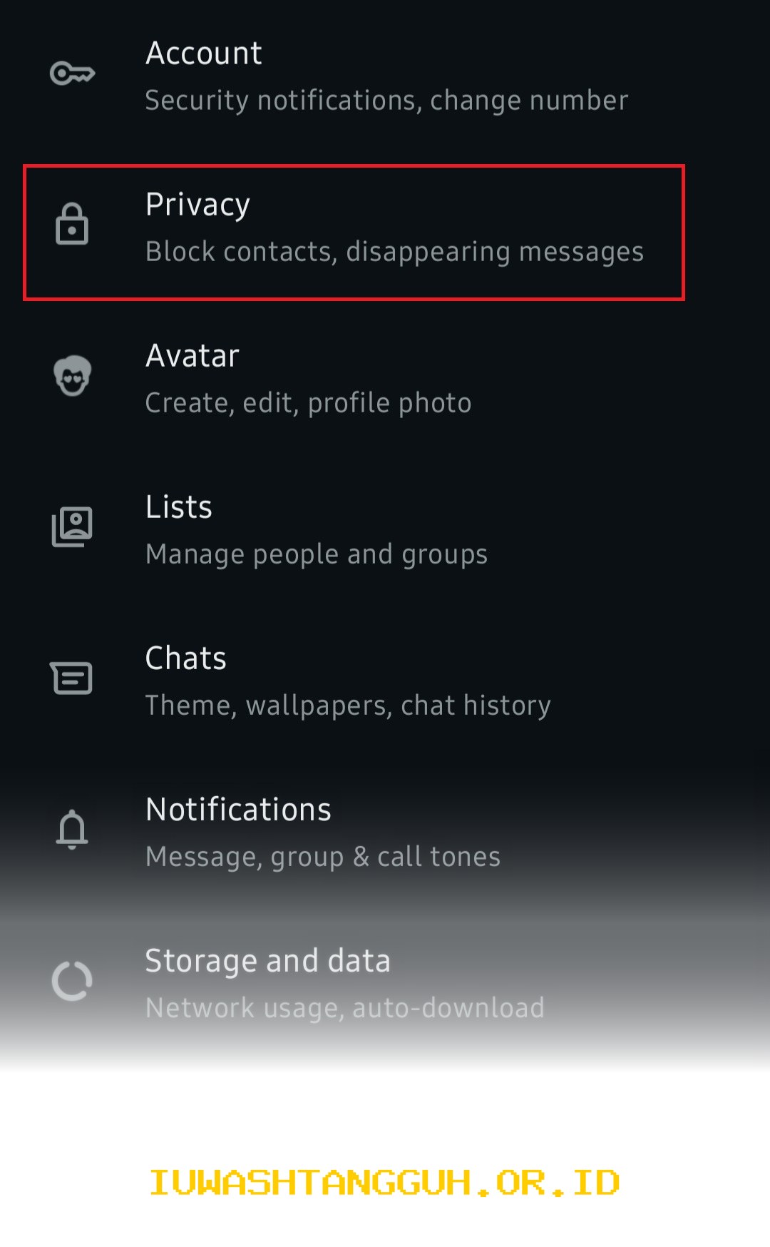 Cara praktis menyembunyikan 5 status WhatsApp orang lain agar tidak muncul lagi di 2026
