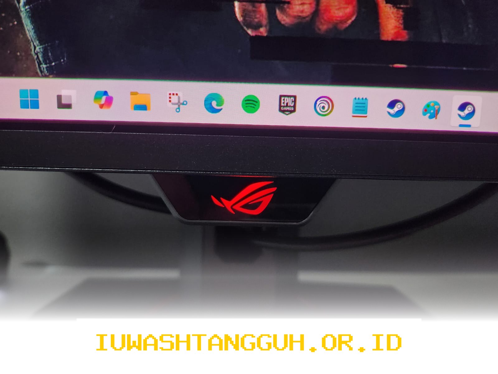 Keunggulan 1 Monitor Kecil ASUS ROG Strix XG129C Sebagai Pesaing Elgato Terbaik 2026